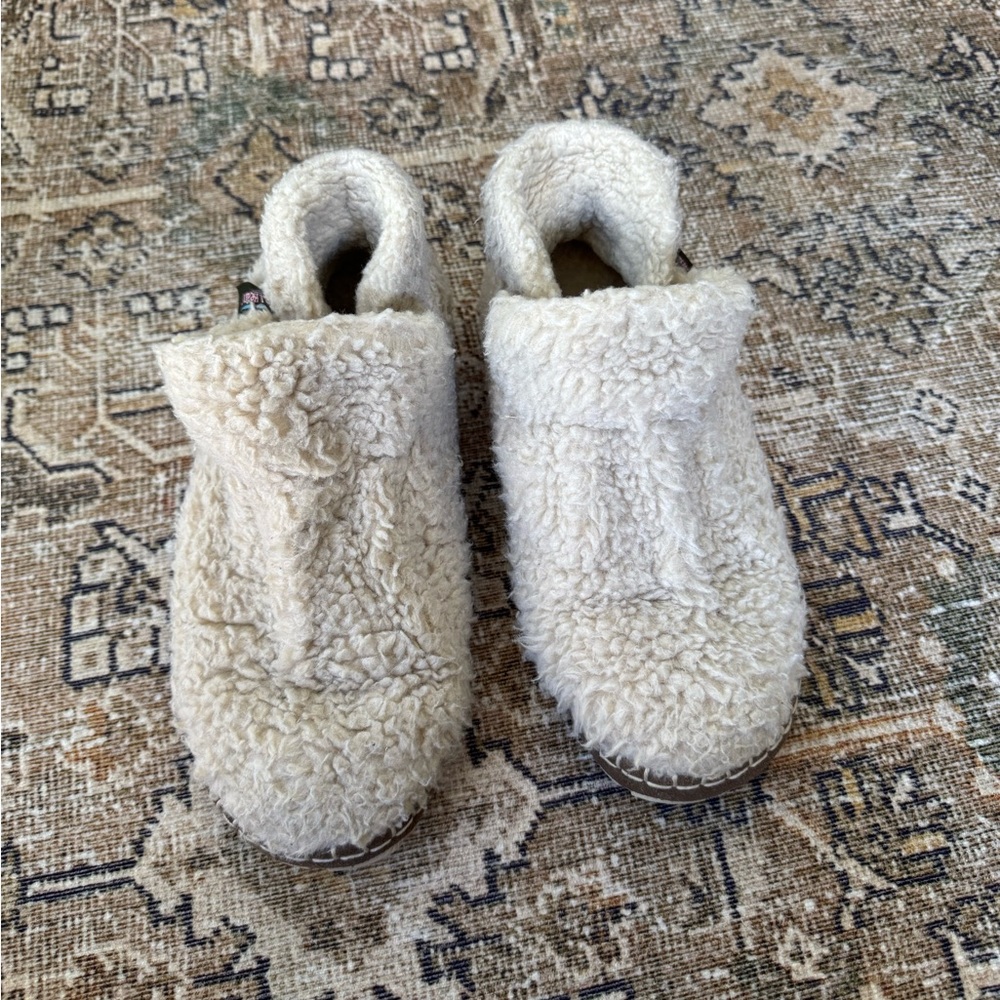LL Bean Cozy Cream Sherpa Slippers